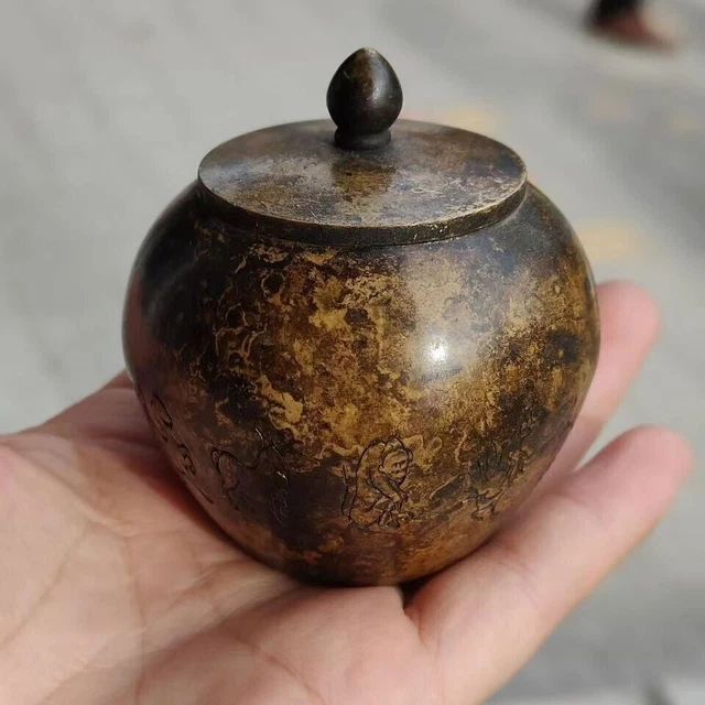 Brass tea pot of the twelve zodiac signs during the Republic of China period