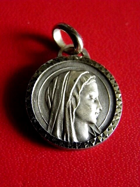 12328# JOLIE MÉDAILLE religieuse / Notre Dame de Lourdes t/ en métal argenté EUR 2,00 - FR 12328# JOLIE MÉDAILLE religieuse / Notre Dame de Lourdes t/ en métal argenté EUR 2,00 - FR