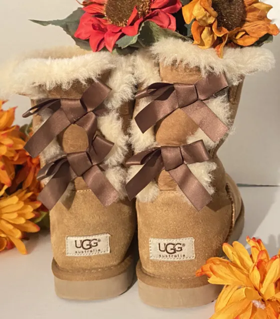 UGG Bailey Bow Chestnut Boots Suede Short Brown Fashion Shoes Women’s Sz 8 3