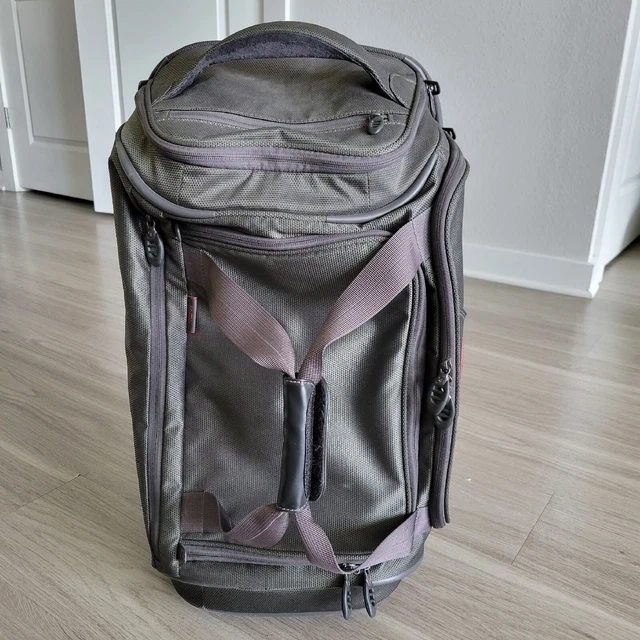 TUMI T TECH Wheeled Duffle Bag 5552GRH Gray 2-Level Great Weekend Bag