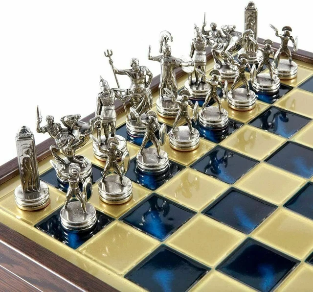 Jeu d'échecs grec-romain fabriqué à la main dans une boîte en bois avec
