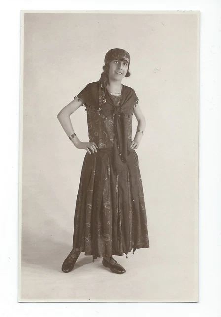 BM852 Carte Photo vintage card RPPC Femme mode fashion robe dress