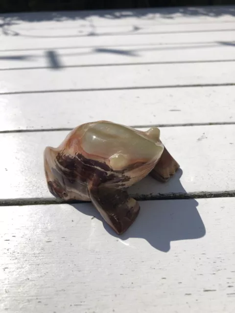hand carved Onyx gemstone crystal frog / toad loft find very nice piece