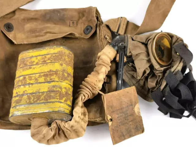 U.S. WWI,  gasmask in bag , model CEM ( Corrected english model) Mask and tube d