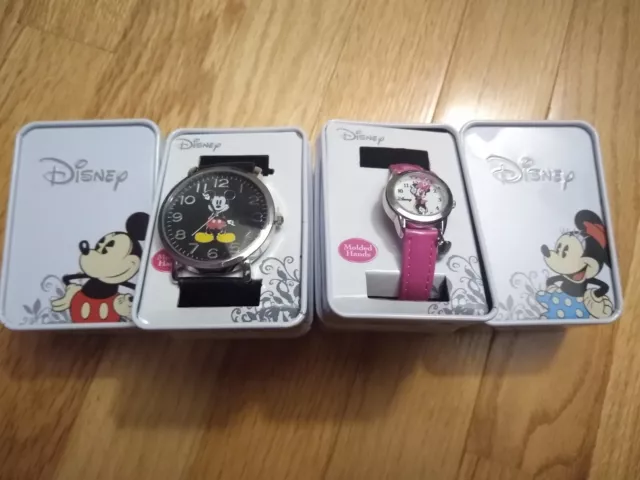 Orologio Topolino e Minnie Disney His And Hers Set 2 Scatola di Latta Nero Rosa Nuovo