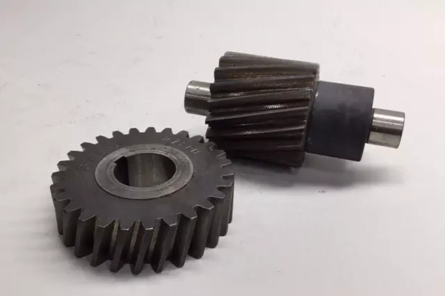 Gear T-13708-B Set Helical Gears RH 27T 25mm bore and 18T 17.5mm ends shaft
