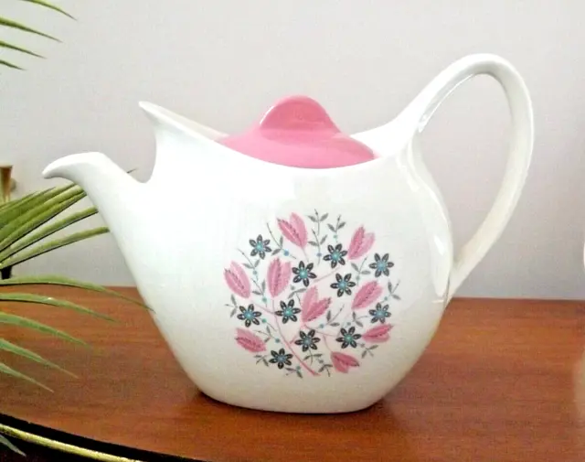 Midwinter Stylecraft 'Fashion Shape' Teapot in 'Marguerite' design