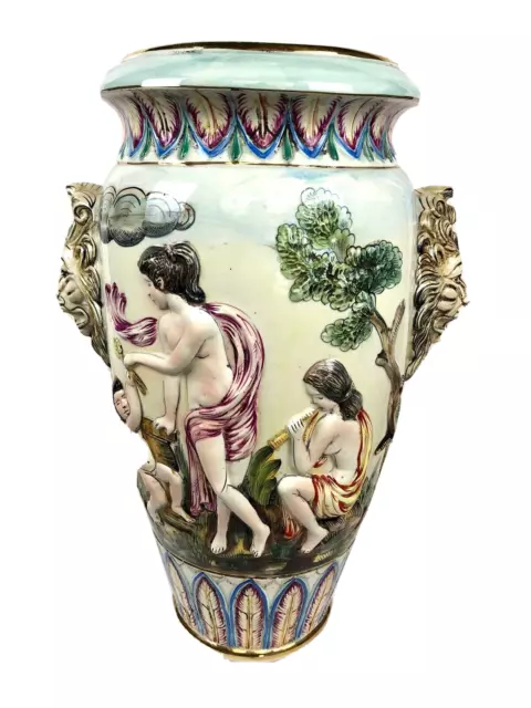 Grand Vase faience barbotine femme et ange Capodimonte à tête de lion