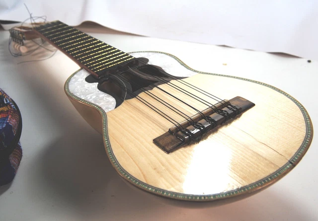 Commerce Équitable South Américain 10-stringed Charango Inclut Étui (Dommages
