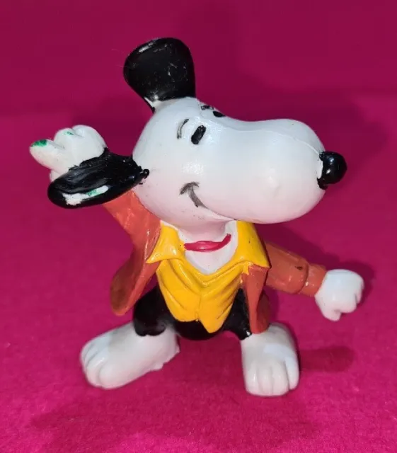Peanuts Linus Snoopy Dancer Charlie Brown toy pvc vintage 80's