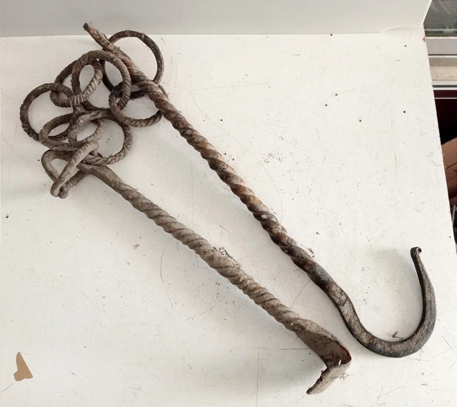 Antica catena da camino in ferro battuto con gancio