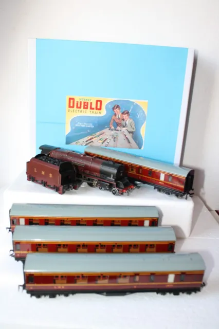 Vintage Hornby Dublo 3 rail collection - Loco + 4 Coaches - All items in VGC+++