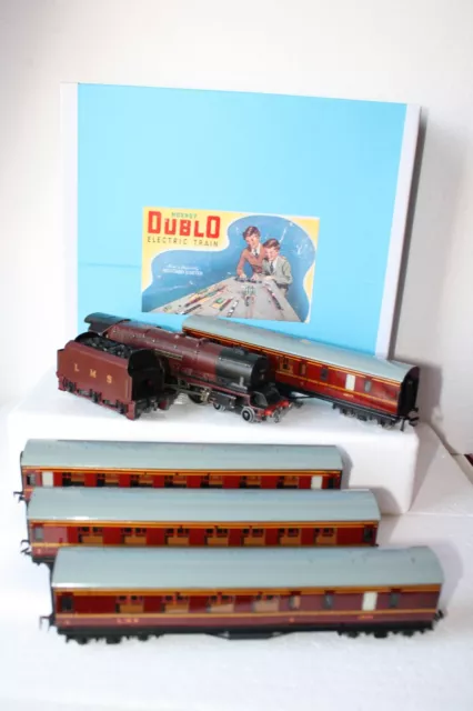 Vintage Hornby Dublo 3 rail collection - Loco + 4 Coaches - All items in VGC+++