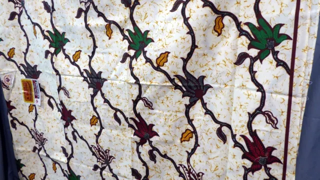 Indonesian Batik Fabric - Beautiful Traditional Pattern - Over 2 meters