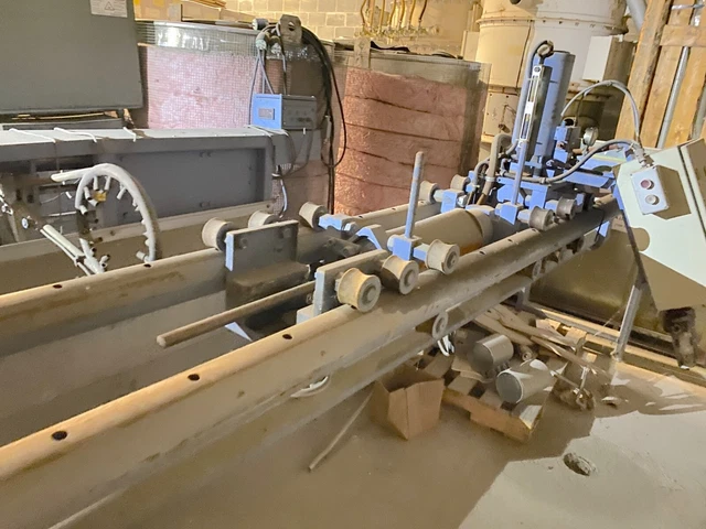 Werner & Pfleiderer Hydraulic Screw Elements Removal Machine