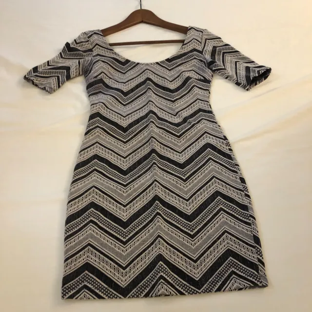 EUC Soprano Women Black Grey Chevron stretch Bodycon 1/2 slv Casual Dress S. B93