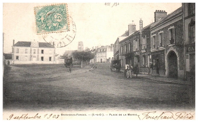 91 BRIIS SOUS FORGES - la place de la mairie.