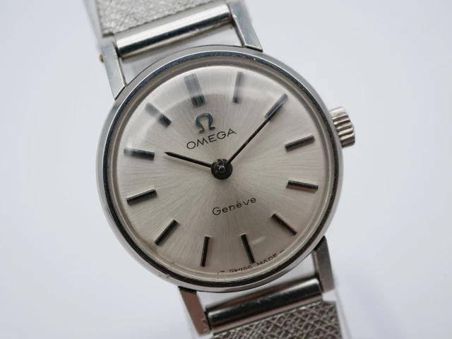 Montre Femme Guess W65006L1 Cadran Triangle - Bracelet Inox Blanc - À Réparer (HS)