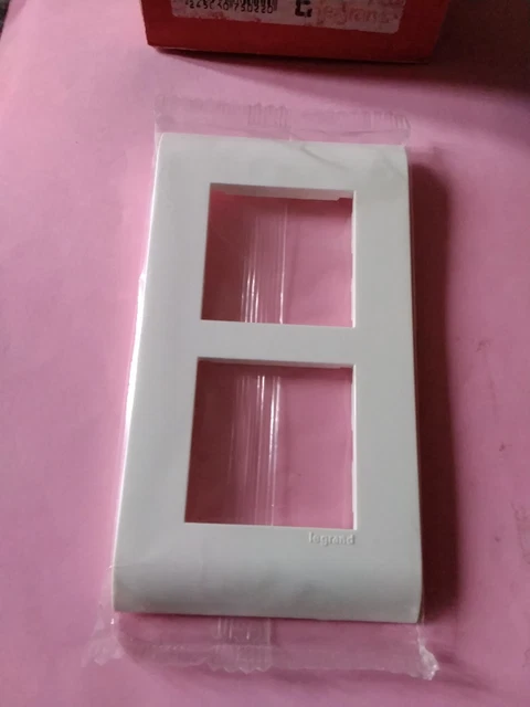 Double prise 2P+T Legrand Sagane Opalis (montage vertival en entraxe 57 mm) - Bricolage