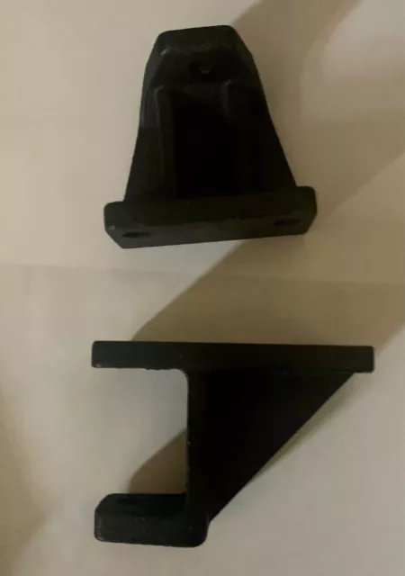 Top/bottom mounting brackets for band saw hydraulic cylinders