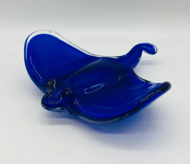 Art Glass cobalt blue manta ray stingray paperweight figurine nautical sea life