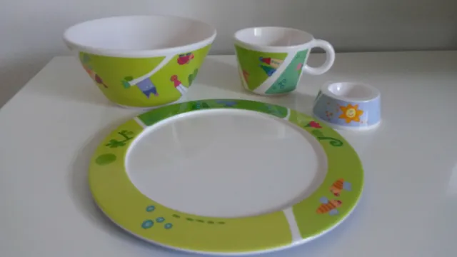 TOP Jako-o Kinder Melamin Geschirr Set 4-teilig Tasse Teller Schüssel Eierbecher