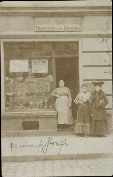 Foto Ak Dresden Neustadt, Handlung in der Priesnitzstraße, Frauen,... - 10778820