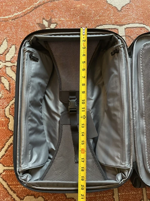 Tumi Alpha 2 International Expandable 4 Wheeled Carry-On Black Spinner $795 10