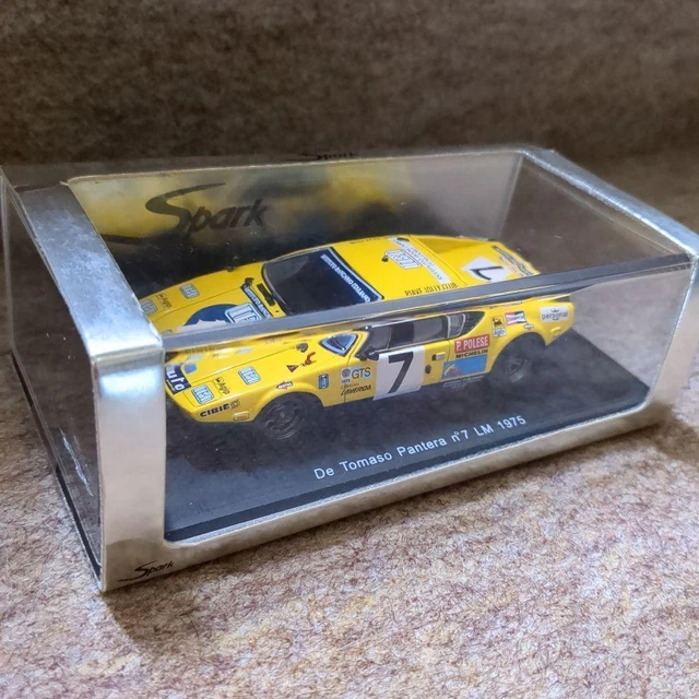 1:64 1972 De Tomaso Pantera Black / Yellow