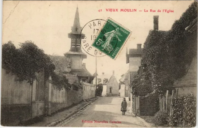 CPA Vieux Moulin - La Rue de l'Église (130515)