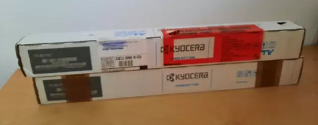 2x Toner Kyocera TK-8515Y Yellow ( Karton ist beklebt  )