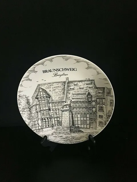 Royal Porzellan Bavaria KPM Braunschweig Burglowe 9" Decorative Plate Mint