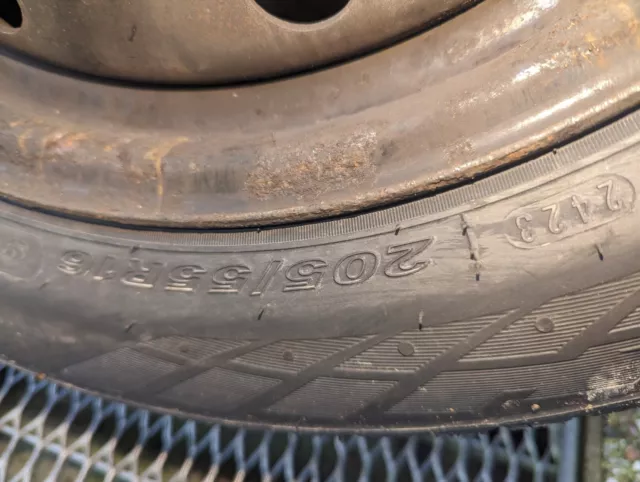 Vier Winterräder auf Stahlfelge 205/55R16 3