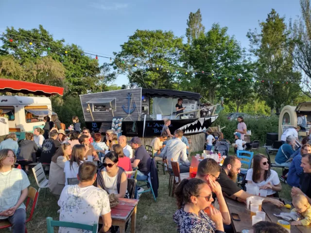 food truck Food Boat Pirate Restaurant 14