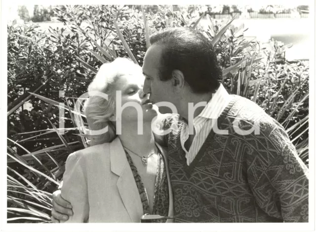 1985 ca ITALIA COSTUME Bacio tra Pippo BAUDO e Katia RICCIARELLI (4) Foto