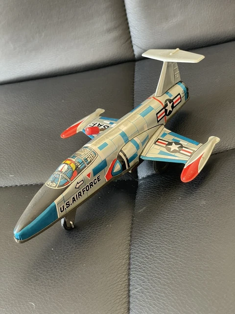 Japon, Yonezawa : avion Starfire FA-982 de l'US Air Force, Battery Toy