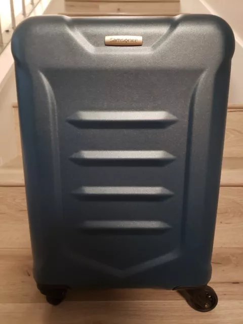 Samsonite PC Hardside Expandable Carryon Luggage with Spinner Wheels