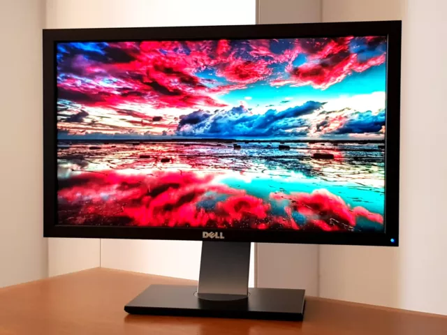Dell UltraSharp U2711 27-inch Widescreen Flat Panel Monitor 2560 x 1440 (WQHD)