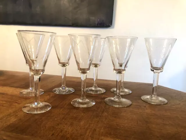 Série De 8  Élégants  Verres A Vin    Vintage