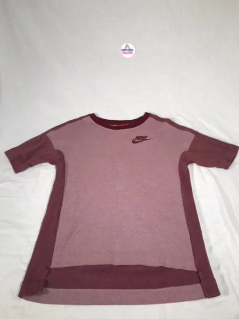 Nike Sportswear Women's Medium Red T-Shirt Rally Logo Top Essential Shirt