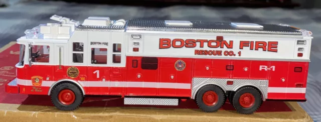 Kitbash 1:64 1 - 1 Code3 Saulsbury Heavy Rescue Boston Fire Department Rescue 1 2