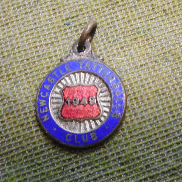 #D392.  1949  Newcastle Nsw Tattersalls Club Member Badge #572