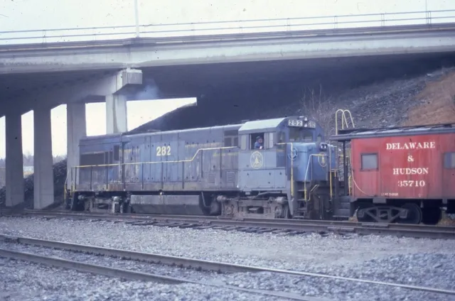 MEC MAINE CENTRAL Railroad Train Locomotive 282 D&H Caboose Original Photo Slide