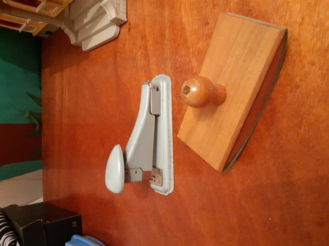 AGRAFEUSE ANCIENNE DE bureau en métal Fabriqué En France EUR 12,00 - FR