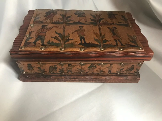 Boîte à Bijoux En Bois Sculpté - Médiévale Fleur De Lys - 20x13x11 Cm