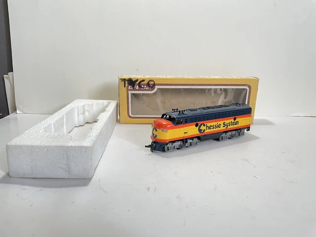 Tyco Ho Scale Model Trains Train Powered Diesel Locomotive Engine Chessie System