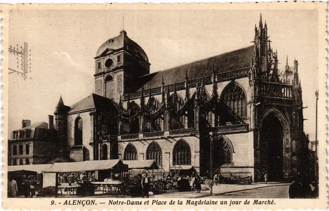 CPA ALENCON - Notre-Dame et Place de la Magdelaine a Market Day (435359)