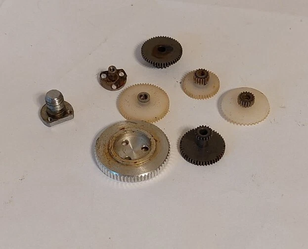 Mini piezas steampunk en busca de artista