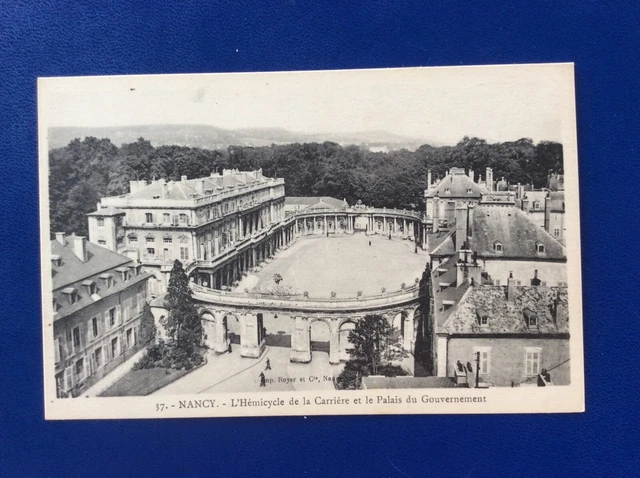 Cpa Nancy L Hémicycle De La’ Carrière Et Le Palais Du Gouvernement