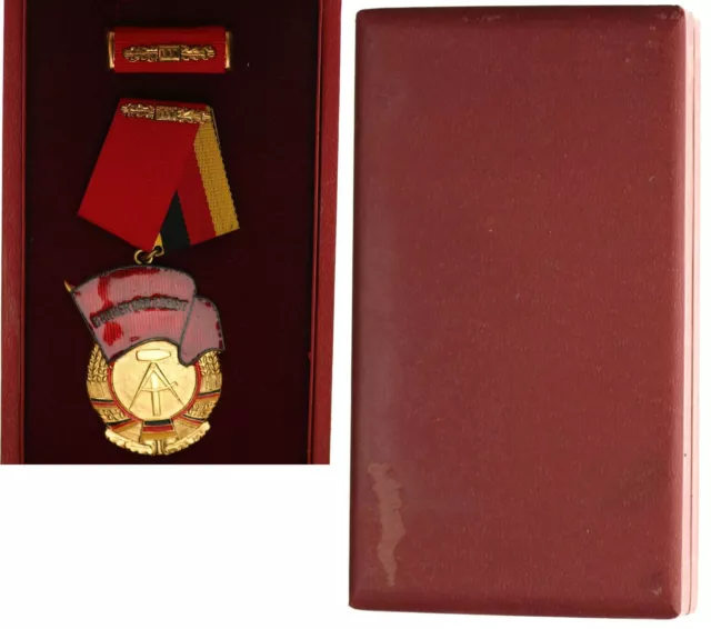 DDR 1974 - 1988 Orden Banner der Arbeit Stufe 3 mit Feldspange und Etui gu 78202
